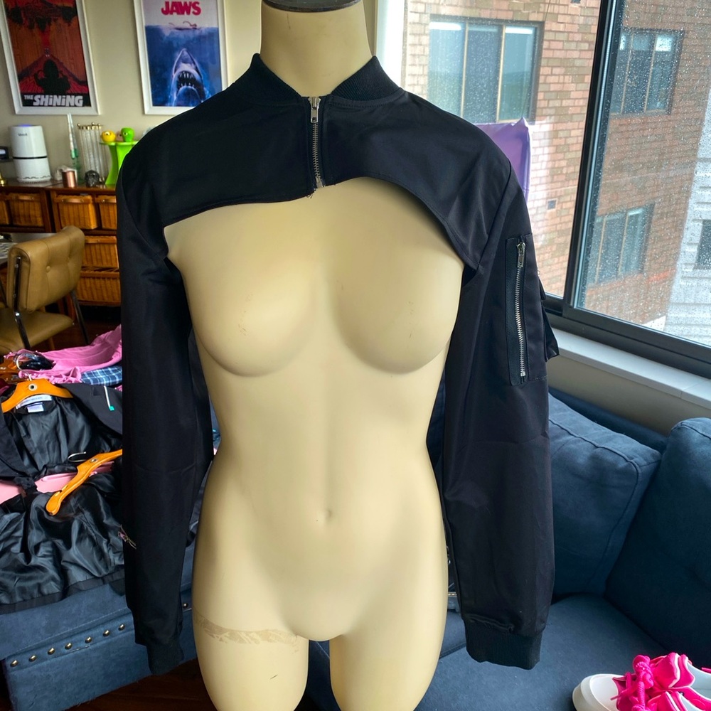 Cropped bomber